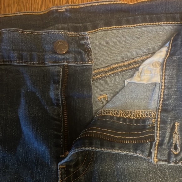 Levi’s Floral Embroidered Denim Shorts Rolled Up Hem Size 31 - Picture 4 of 7